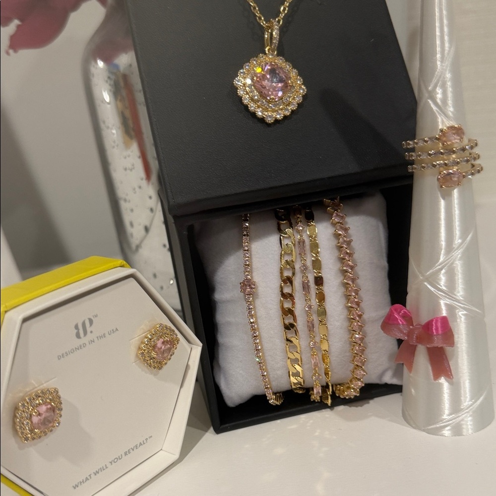Full set!! Bracelet, necklace, ring (7), earrings!